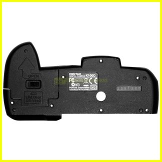 Fondello con sportello batterie per Pentax K100D – Ricambio Originale usato.