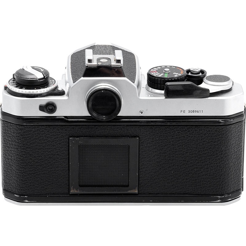 Nikon FE Silver reflex a pellicola 35mm SLR vintage Nikon F mount 4 Nikon FE Silver reflex a pellicola 35mm SLR vintage Nikon F mount - immagine 4
